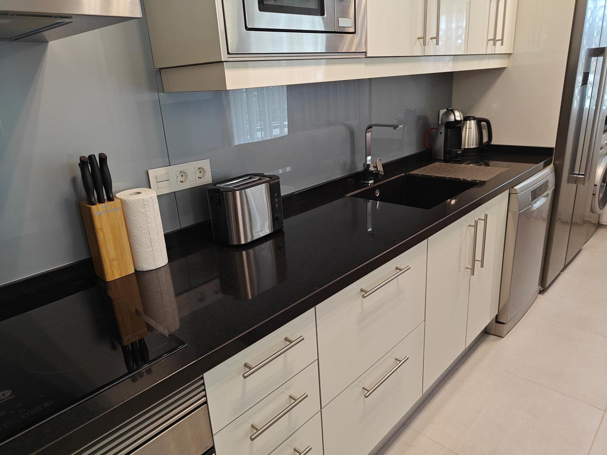 Sun Apartment - 3 Bedrooms, Priv Parking, Pool, Ac, Tv Channels, Fibre Net Los Cristianos  Exterior photo