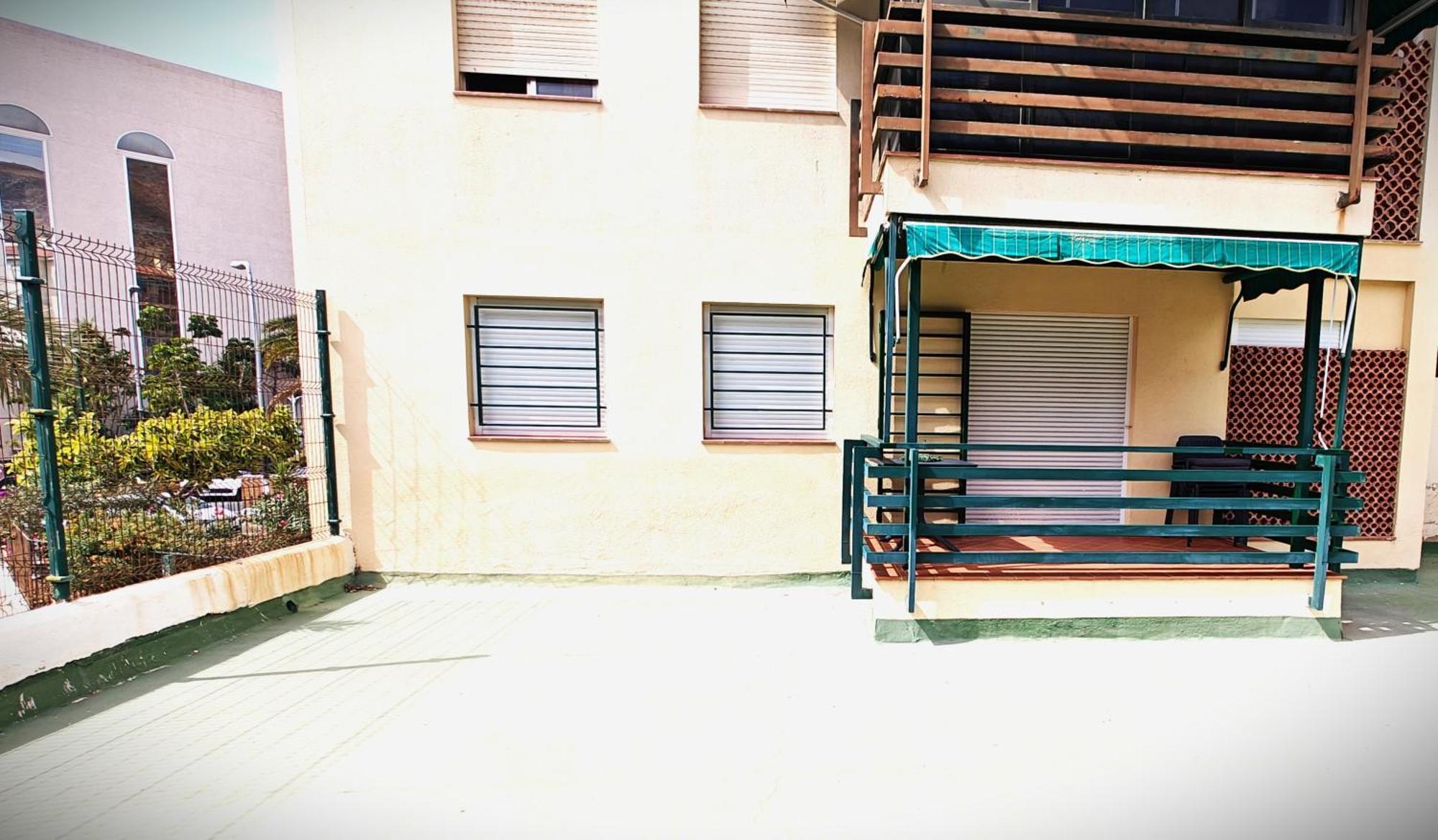 Sun Apartment - 3 Bedrooms, Priv Parking, Pool, Ac, Tv Channels, Fibre Net Los Cristianos  Exterior photo