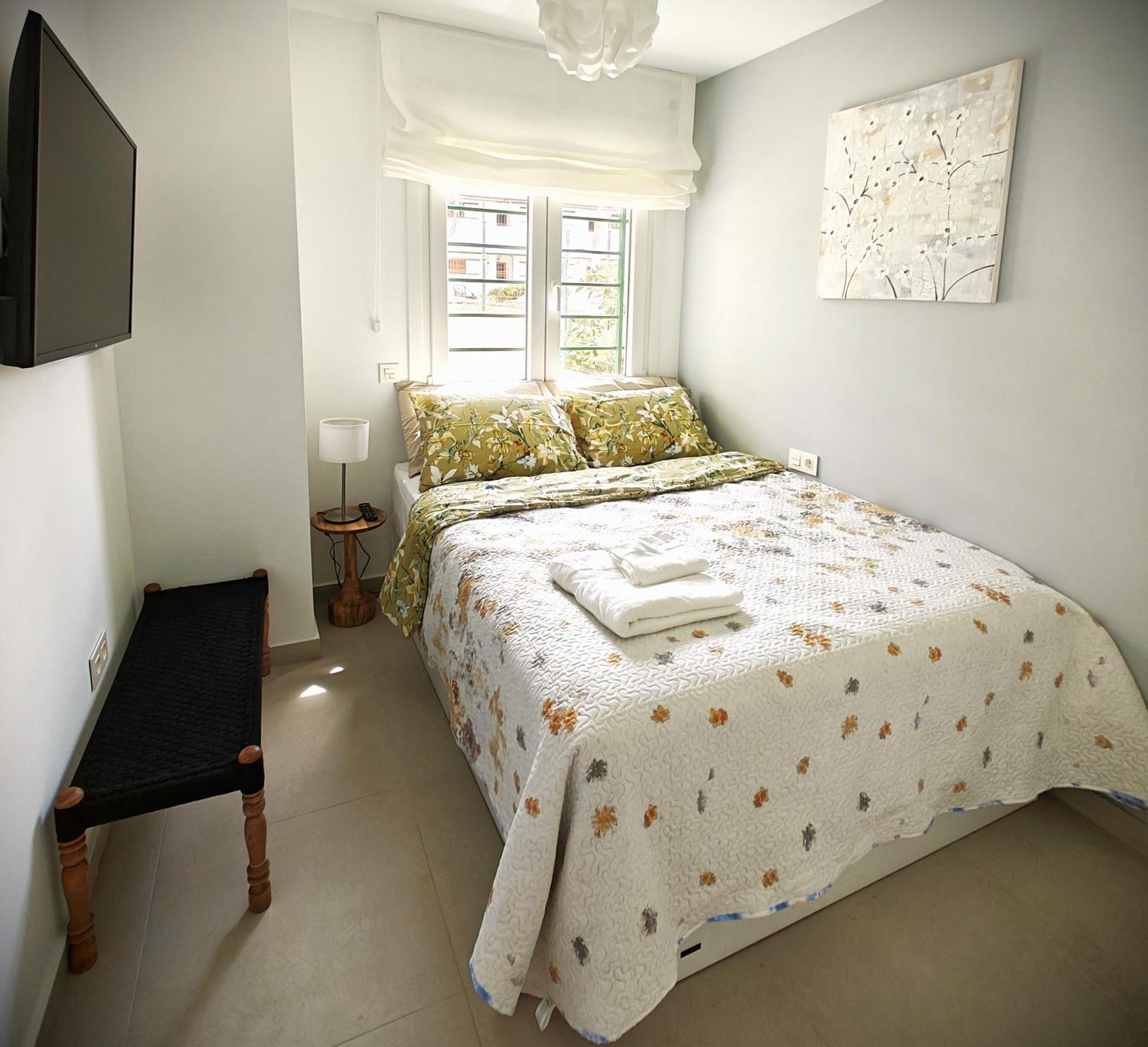 Sun Apartment - 3 Bedrooms, Priv Parking, Pool, Ac, Tv Channels, Fibre Net Los Cristianos  Exterior photo