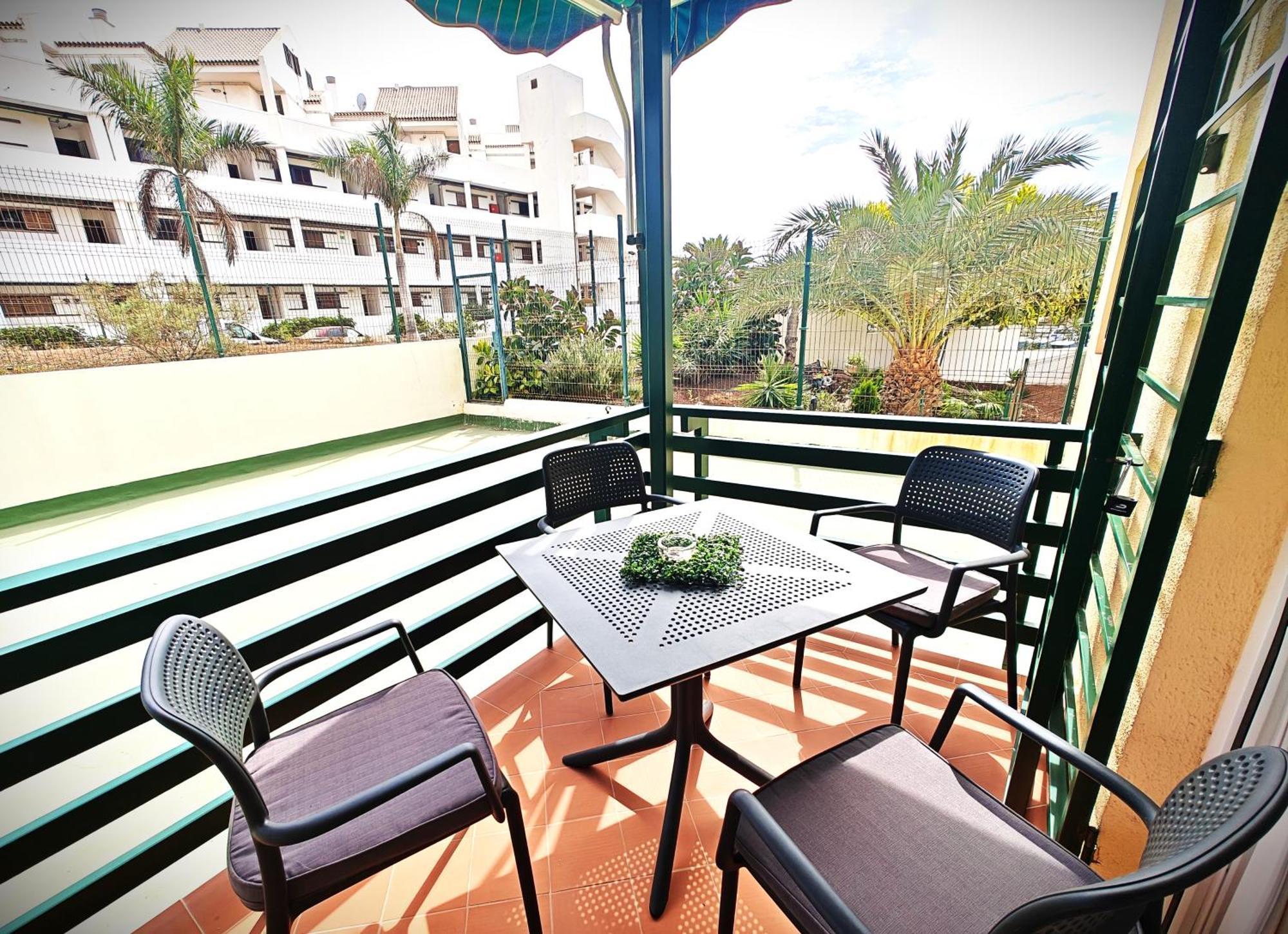 Sun Apartment - 3 Bedrooms, Priv Parking, Pool, Ac, Tv Channels, Fibre Net Los Cristianos  Exterior photo
