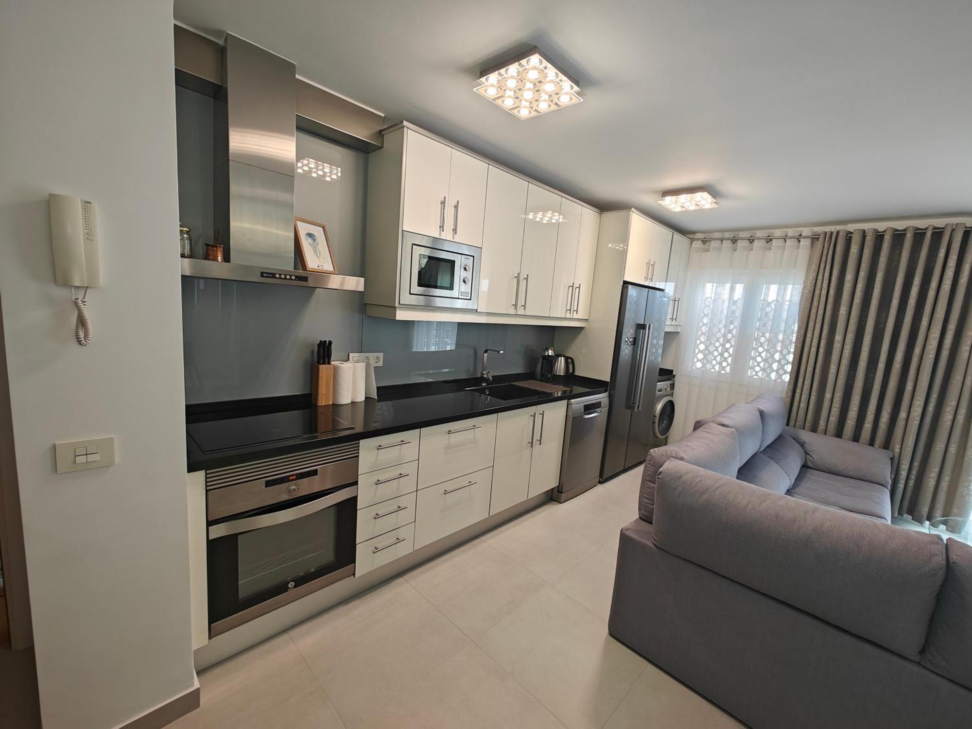 Sun Apartment - 3 Bedrooms, Priv Parking, Pool, Ac, Tv Channels, Fibre Net Los Cristianos  Exterior photo