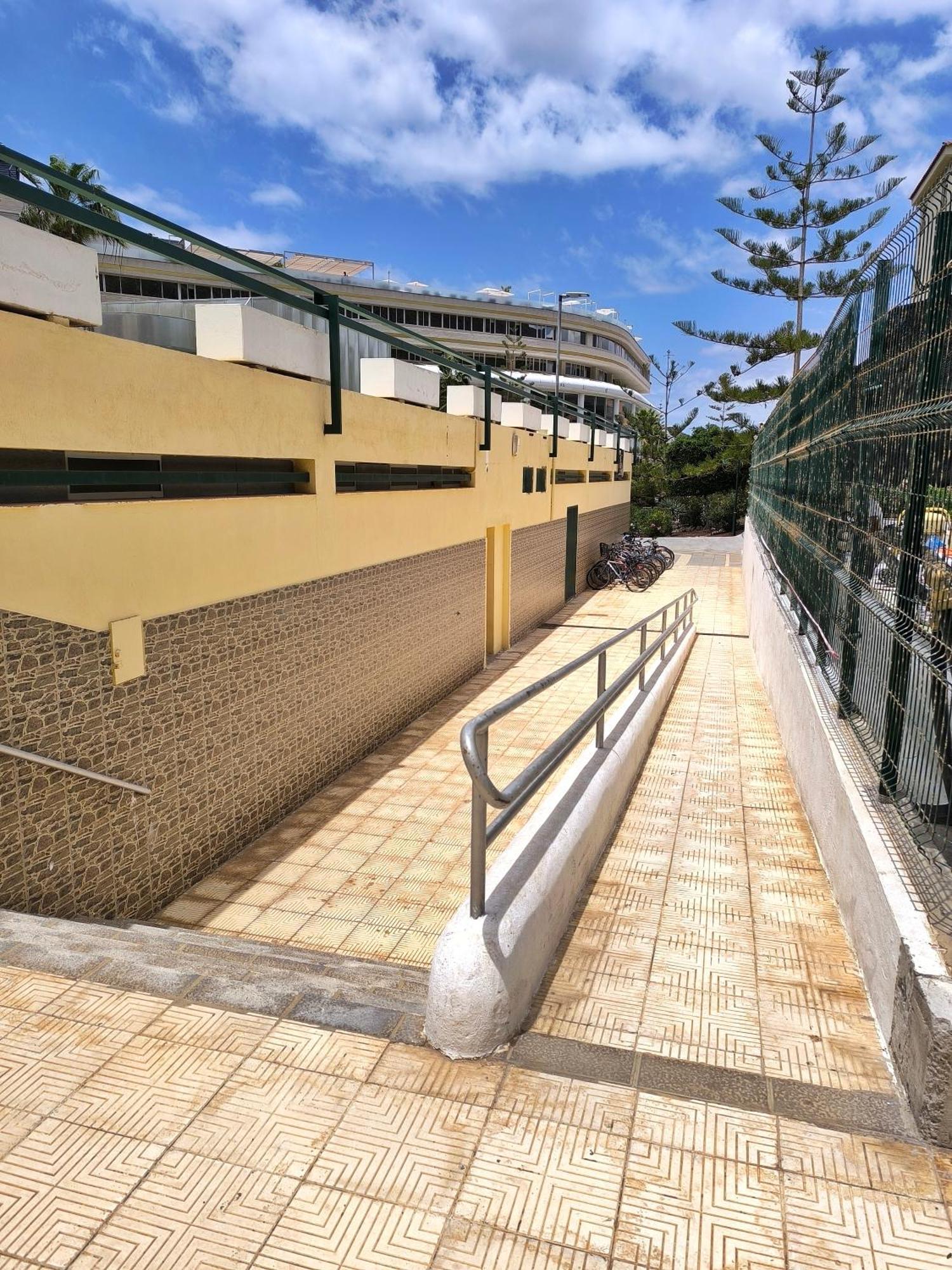 Sun Apartment - 3 Bedrooms, Priv Parking, Pool, Ac, Tv Channels, Fibre Net Los Cristianos  Exterior photo